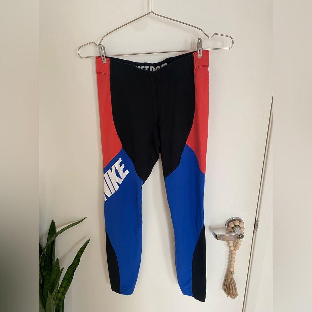 Nike Essentials Legging - image 1